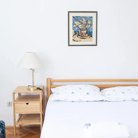 Zoe Apartment