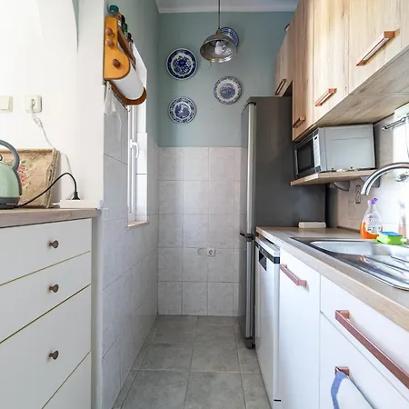 Zoe Apartment